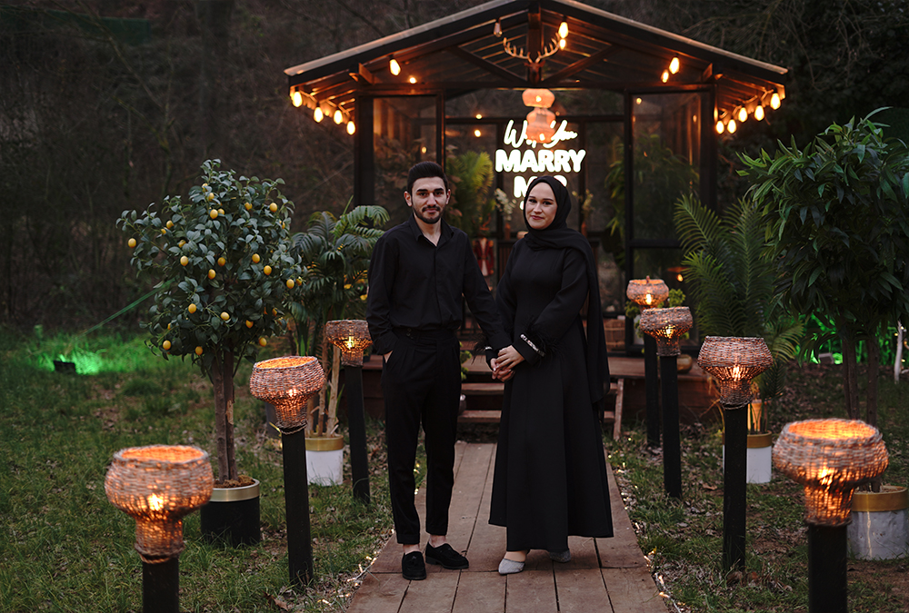 Beykoz Evlilik Teklifi, konseptlerimizden istanbul'un en sakin kumsalında dalga sesleri eşliğinde muhteşem bir ana şahitlik ediyorsunuz.