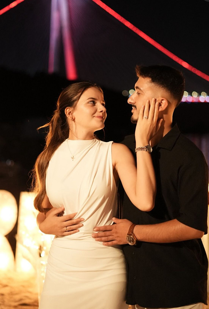 Beykoz Evlilik Teklifi, konseptlerimizden istanbul'un en sakin kumsalında dalga sesleri eşliğinde muhteşem bir ana şahitlik ediyorsunuz.